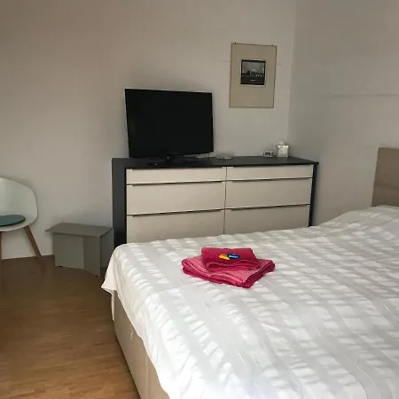 Schönes Ruhiges Mit Eigenem Bad Und Wc *