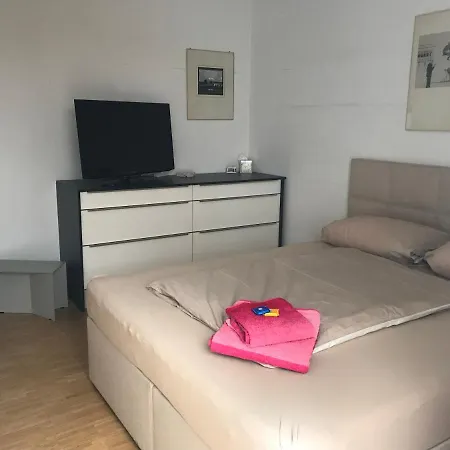 Privatunterkunft Schönes Ruhiges Mit Eigenem Bad Und Wc *