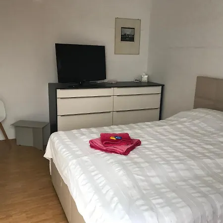 Privatunterkunft Schönes Ruhiges Mit Eigenem Bad Und Wc