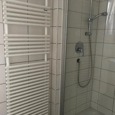 Schönes Ruhiges Mit Eigenem Bad Und Wc Privatunterkunft *